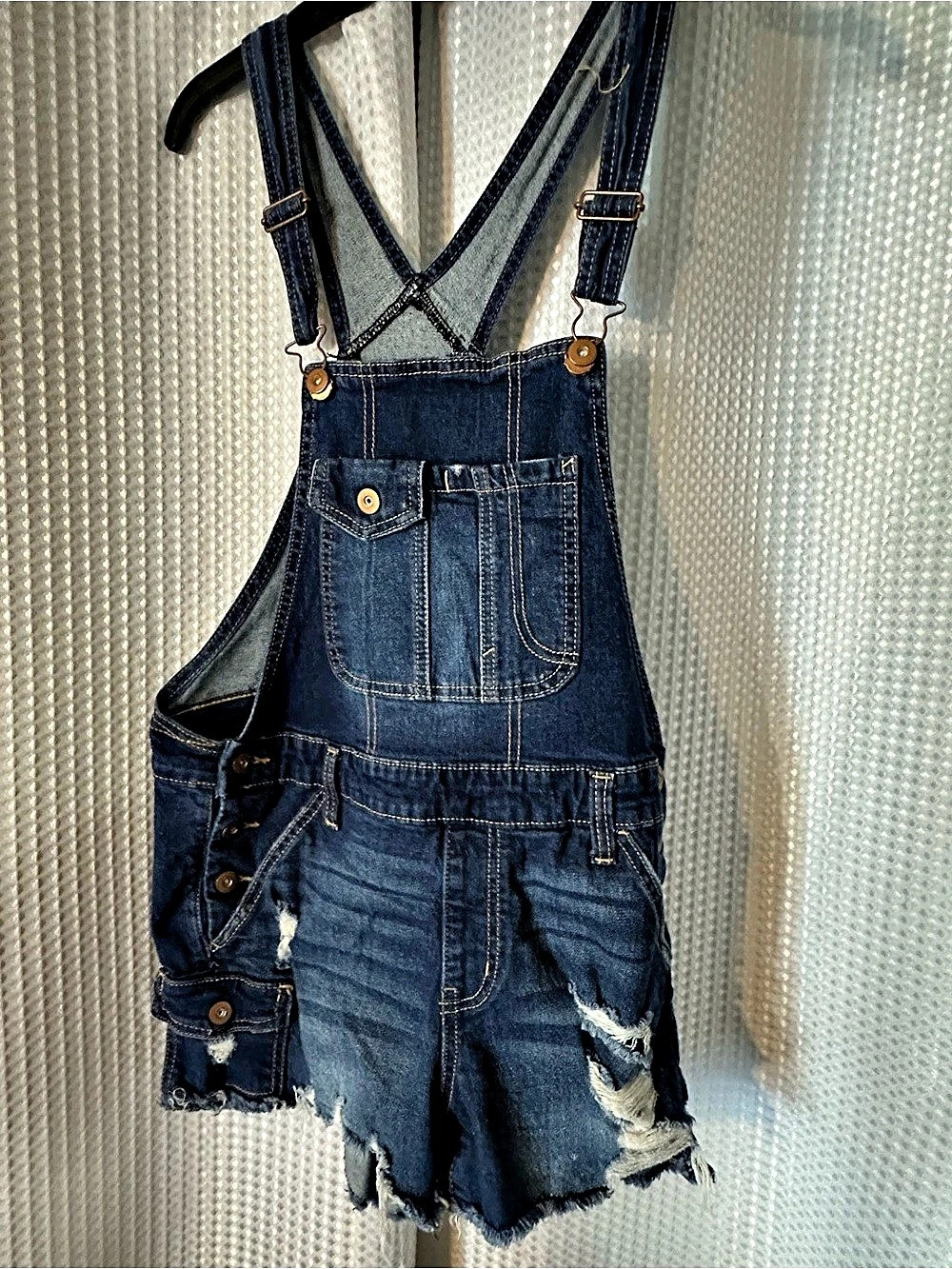 No Boundaries Denim Overall Shorts in Blue